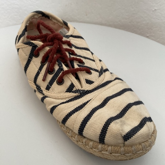 Toms size W6 khaki and blue stripes with brown laces - Picture 7 of 10
